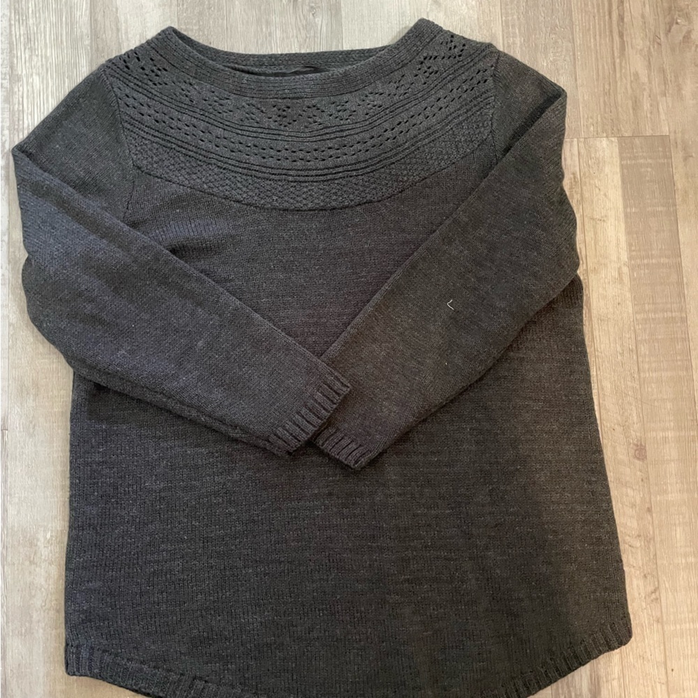Lane Bryant grey sweater size 14/16